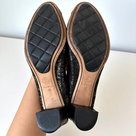 CHANEL Black Gold Metallic Cap Toe Stretchy Block Heel Pumps IT 40 - Picture 8 of 16